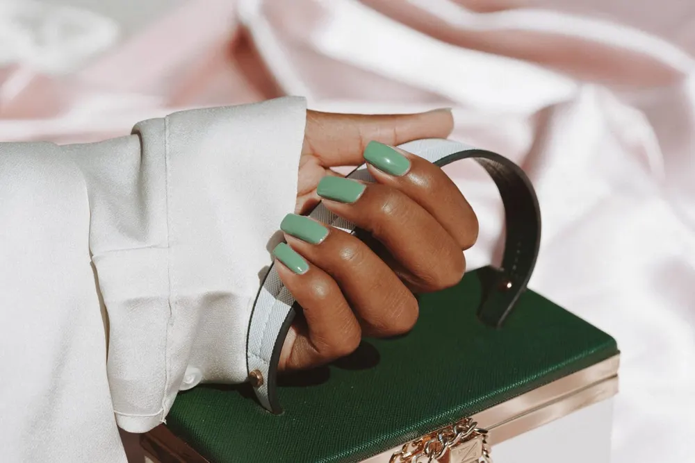 Groene nagels met matte afwerking